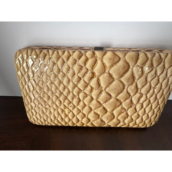 The Unbranded Brand Handbags - Crocodile Embossed Wallet Clutch Tan Beige Card Slots Organizer